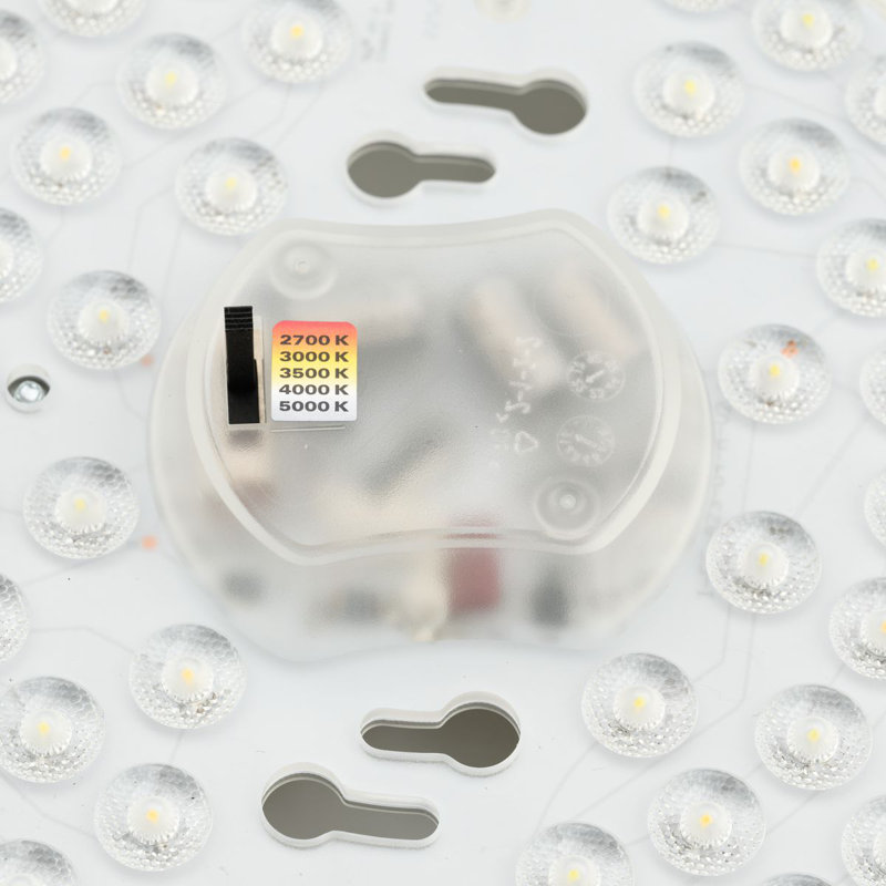 Plafonnier encastré blanc moyen 5 lumières CCT, H 3,57 po x l 11,12 po x P 11,12 po