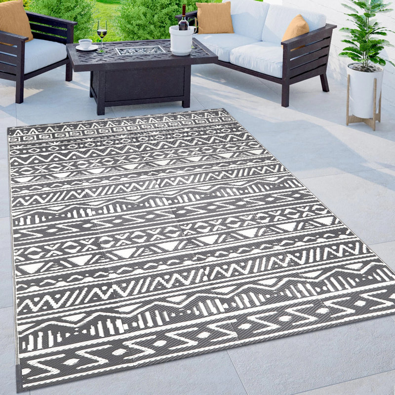 Tapis d'extérieur réversible noir / blanc Lucia, Rectangle de 5 pi x 8 pi