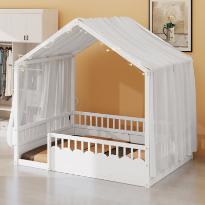 Lit de sol Montessori pour enfants avec ciel de toit en forme de maison, barrières de sécurité et étagère à livres