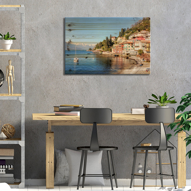 Varenna sur le lac de Côme, Italie par Matteo Colombo - impression sans cadre sur bois, L 40 po x H 26 po