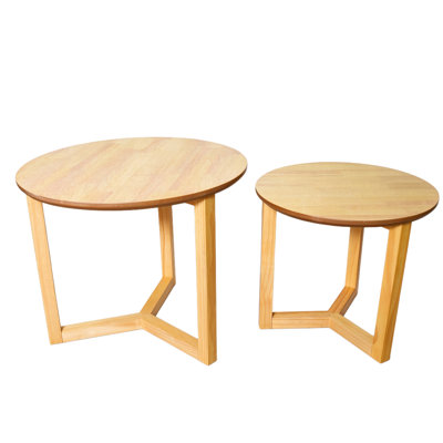Ensemble de tables basses gigognes 2 pièces au fini chêne doré, tables de salon en bois massif avec pieds à trépied géométriques, tables d'appoint latérales peu encombrantes (grandes 19,7 pouces et petites 15,7 pouces)