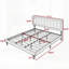 Structure de lit plateforme robuste avec lattes en bois, parfaite pour les chambres modernes et un confort accru.