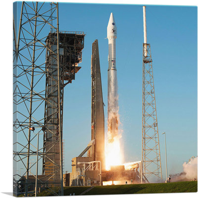 NASA Atlas V Engine Roars To Life pendant le décollage - reproduction de photo panoramique sur toile tendue