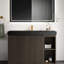 Meuble-lavabo en chêne fumé de 48 po avec lavabo en quartz noir, essentiel moderne, conception cannelée, poignées cachées, intérieur réglable, fixation murale à bout, charnières à fermeture en douceur, assemblage facile, personnalisable