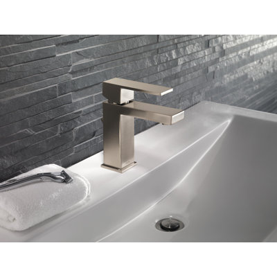 Modern Single-Handle Bathroom Faucet with Drain