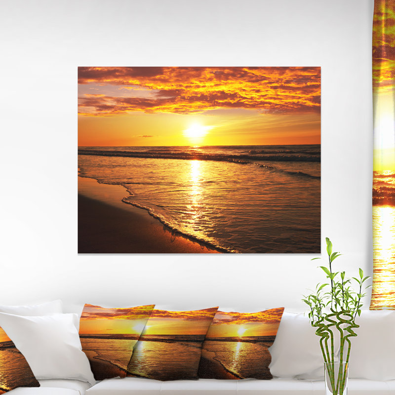 «Bright Yellow Sunset over Waves», impression, H 30 po x l 40 po x P 1,5 po, Toile tendue