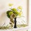 Fleurs artificielles avec vase-344530496