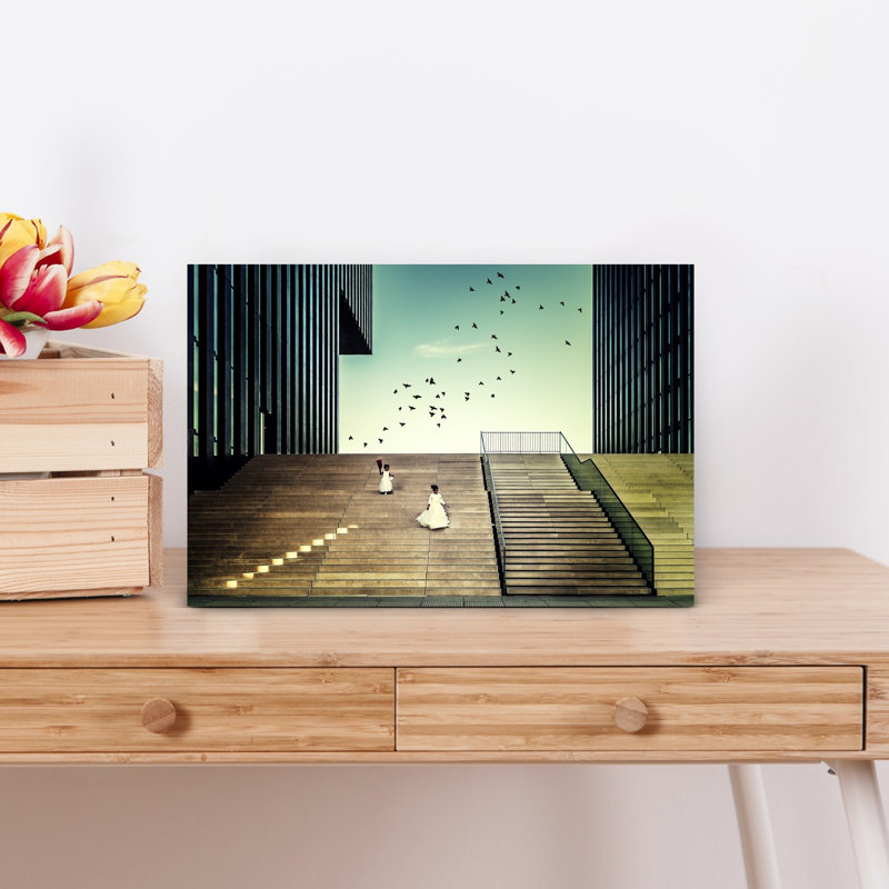 Filles sur un escalier moderne, oiseau abstrait, architecture moderne, art mural, H 12 po x l 18 po