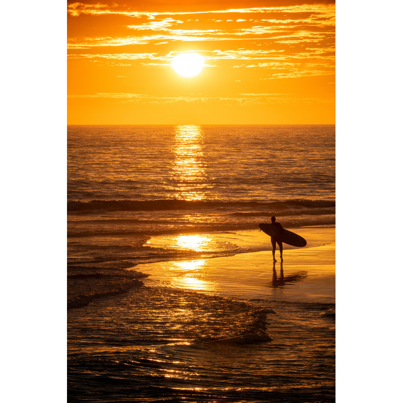 Surfing at Sunset Walking - Photographie sur toile tendue, H 36 po x l 24 po