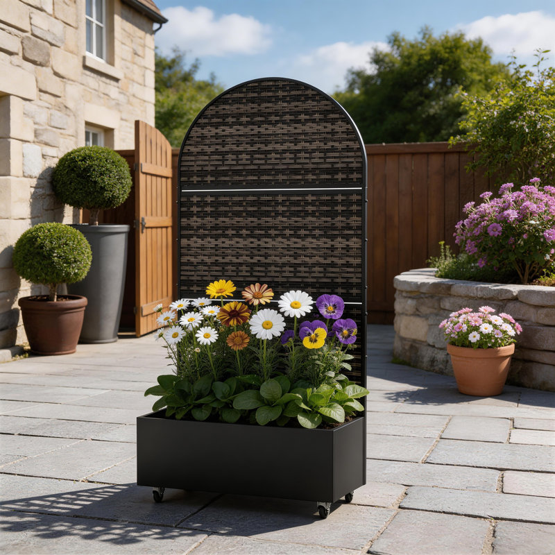 Boîte à fleurs en rotin avec treillis et roues Oaklyn, H 70,8 po x l 35,5 po x P 15,7 po, Noir