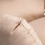 Balancelle en osier brun à deux places avec support et coussin beige