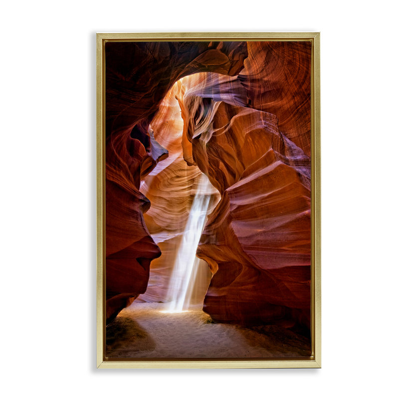 Sun Rays In Beach Cavern, toile flottante encadrée par Grace Popp, Cadre flottant métallique doré, H 25 po x l 17 po