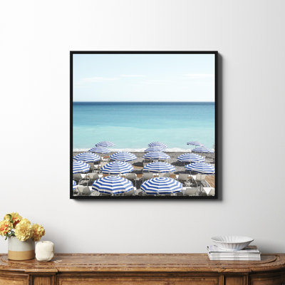 Photo de parasol bleu par Henrike Schenk