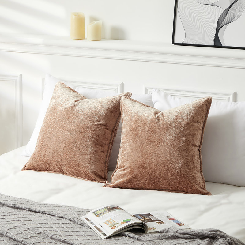 Paquet de 4 housses de coussin en chenille café clair 20 po x 20 po, tissu épaissi avec rebord volant, taies d'oreiller souples