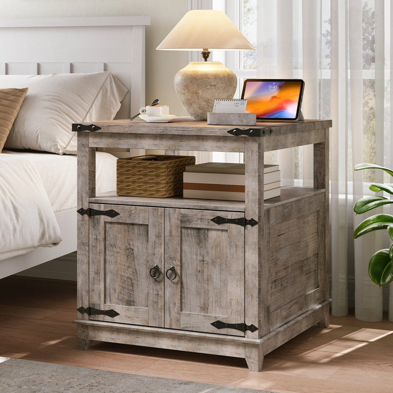 Table de bout Farmhouse avec station de charge, armoire à 2 portes et tablette ouverte, Grège
