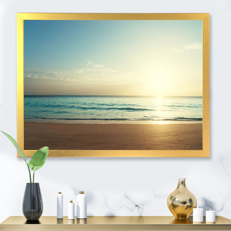 Coucher de soleil sur la plage des Seychelles - Photographie sur toile, H 34 po x l 44 po, Cadre doré