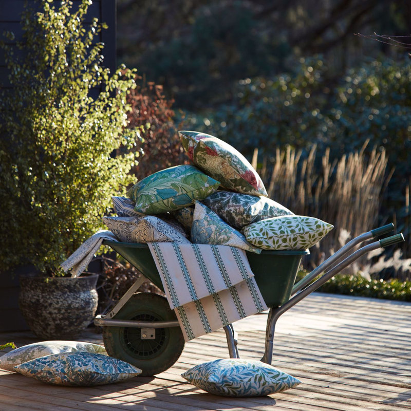 Acanthus Fabric, Nettle/Sky Blue