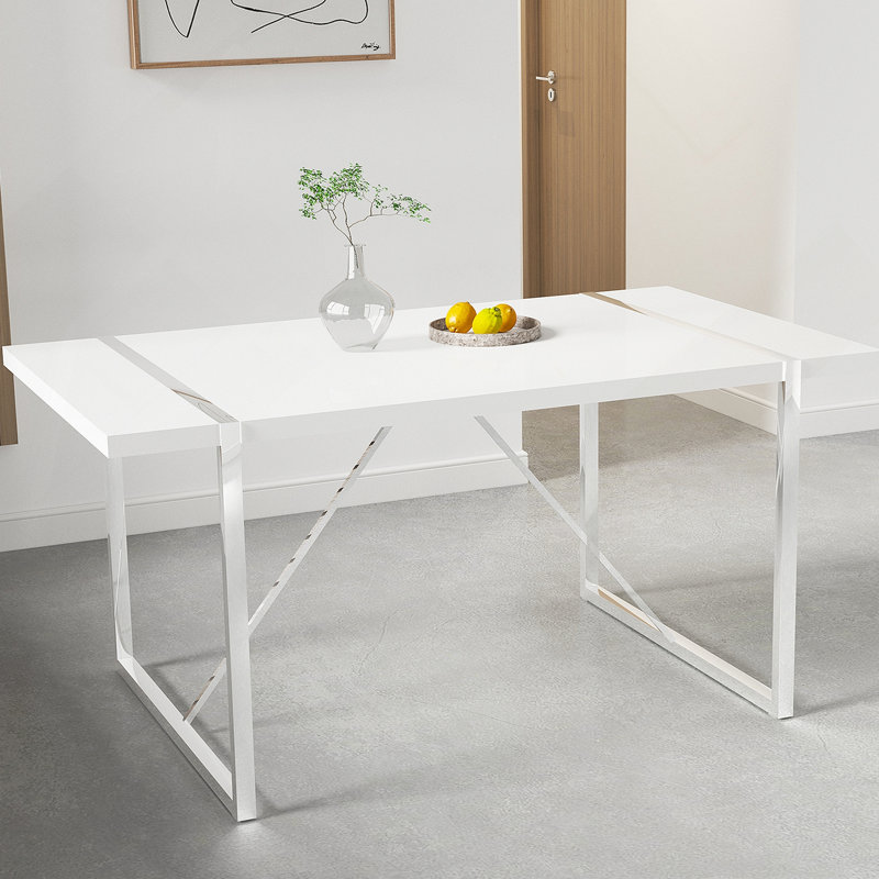 Table de salle à manger rectangulaire blanche rétro de 55 pouces à grain blanc, équipée d'un plateau de table en panneau de fibres à densité moyenne de 1,57 pouce d'épaisseur et de pieds en métal blanc.