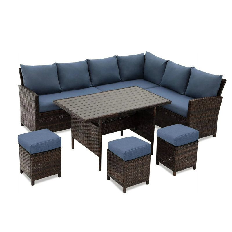 Ensemble repas de patio avec coussins bleus, poufs et table, entretien facile, coin détente confortable, design ergonomique, agencement modulaire