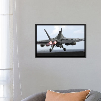 « a f/a-18e super hornet lance le jeu de vol de uss kitty hawk », reproduction de photo sur toile