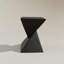 Table d'appoint moderne à motif géométrique noir, table à piédestal abstrait noir