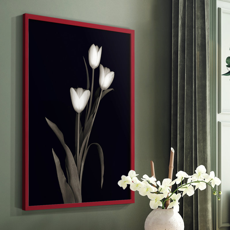 «Tulip Pose I», reproduction encadrée - bois massif, Rouge, H 10 po x l 8 po