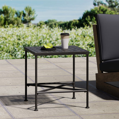 Table de bout en fer au fini argent brossé noir, P 16,50 po x l 16,75 po, H 16 po, s'harmonisant avec les chaises et les tables basses, assemblage requis pour une utilisation à l'extérieur, Compléments