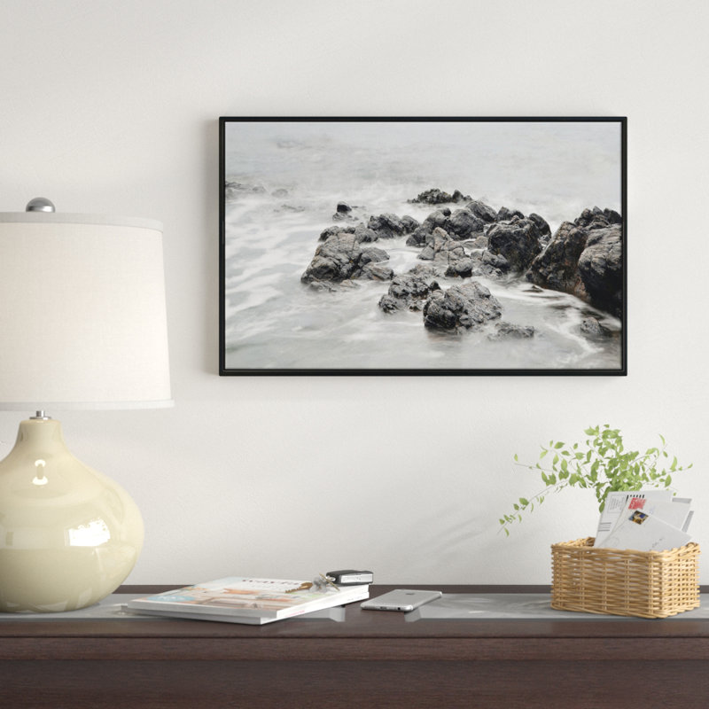 «Black and White Rocky Coastline», reproduction de photo sur toile tendue encadrée, H 30 po x l 40 po x P 1,5 po