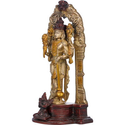 Statue de lord Vishnu debout sur un piédestal Garuda