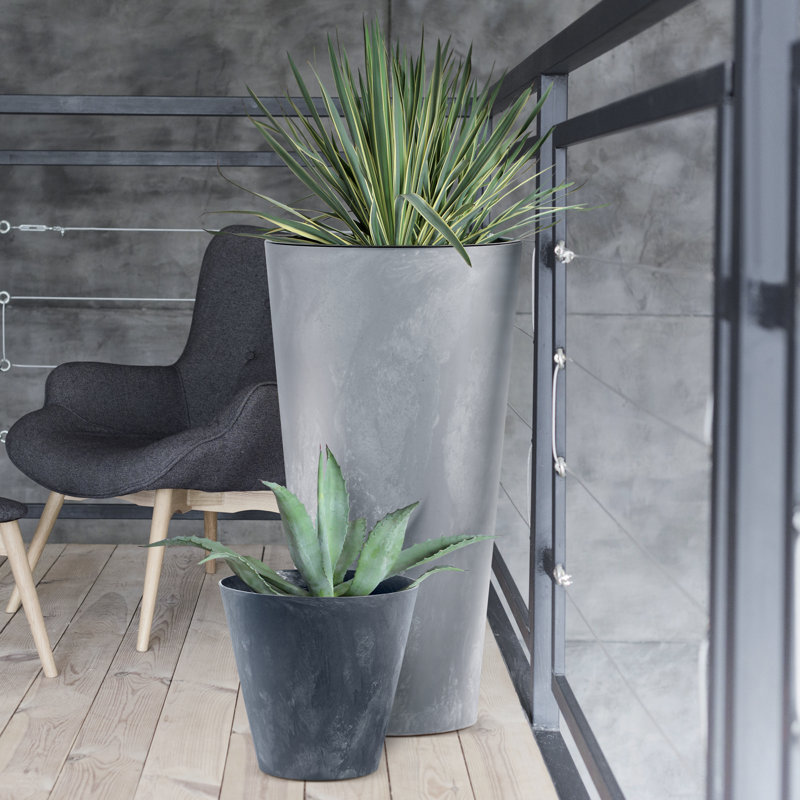 Calahan Pot Planter, Black