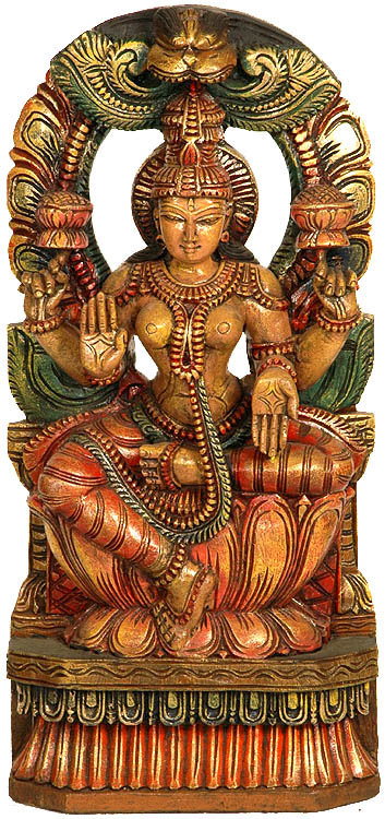 Statue de Chaturbhuja Lakshmi en bois sculptée à la main, 25 pouces de haut, temple sud-indien sculptant un autel et une salle de méditation