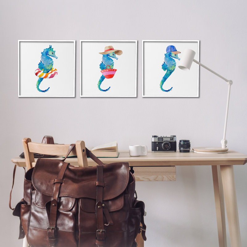 «Fun Beach Ready Seahores», ensemble de 3 giclées par Lanie Loreth, Estampe numérique encadrée blanc bord de mer