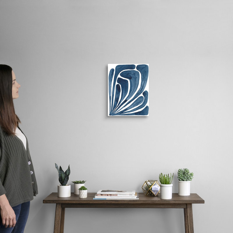 «Blue Stylized Leaf II», art mural sur toile, Toile tendue, H 14 po x l 11 po
