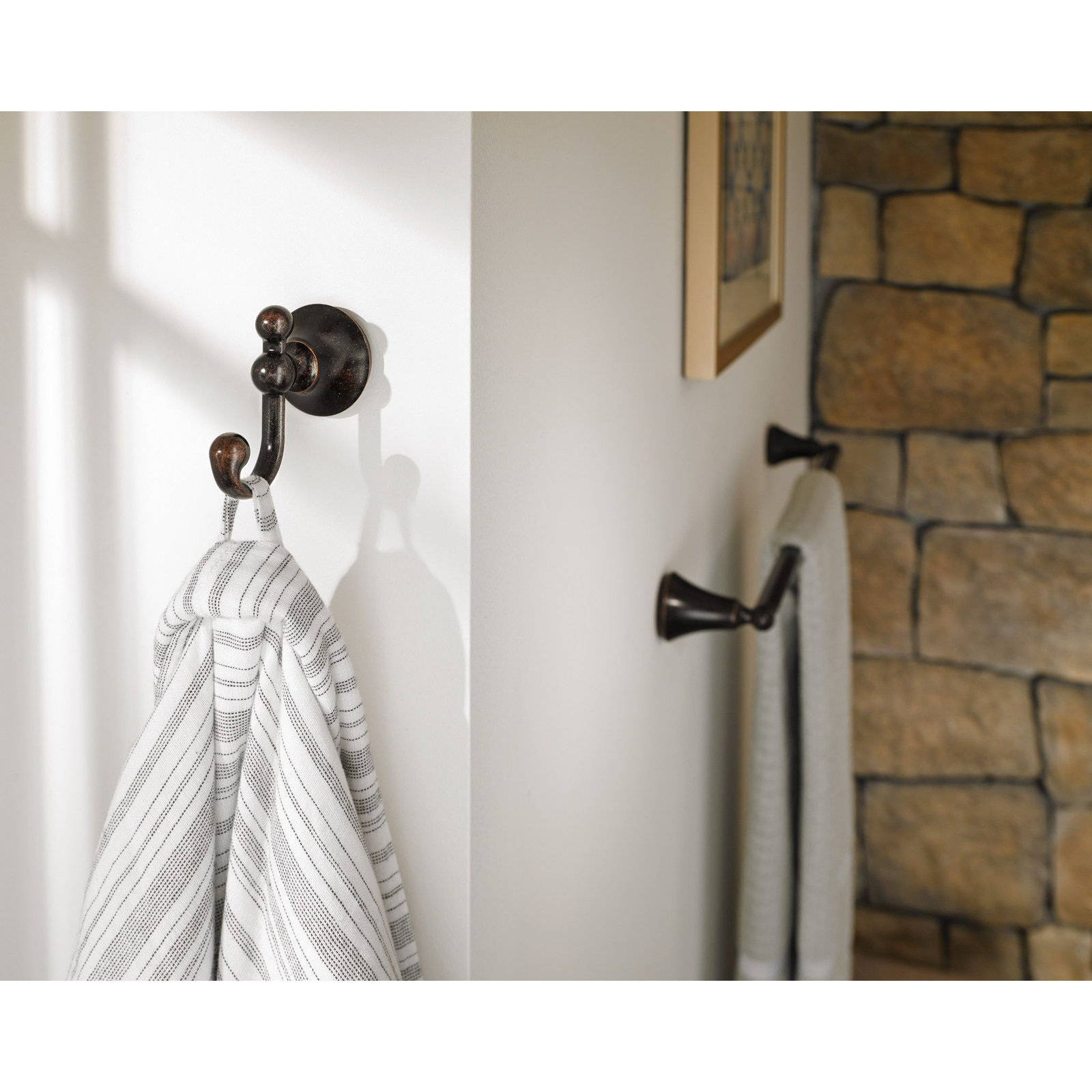 Wynford 24" Wall Mounted Towel Bar, Oil rubbed bronze