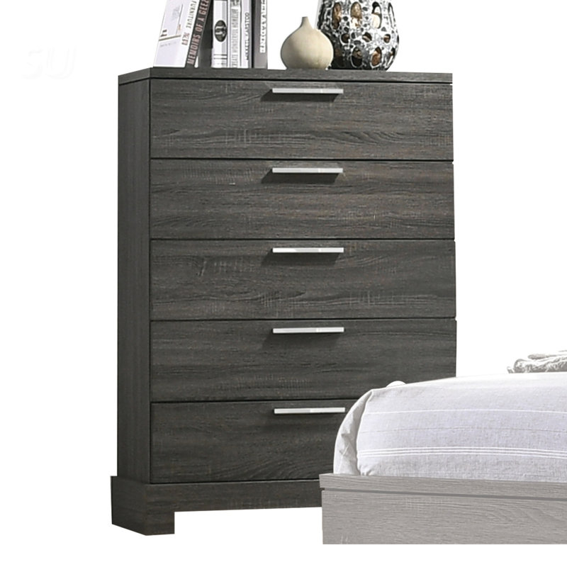 Commode au fini chêne gris Lantha avec cinq tiroirs spacieux pour un rangement moderne et fonctionnel