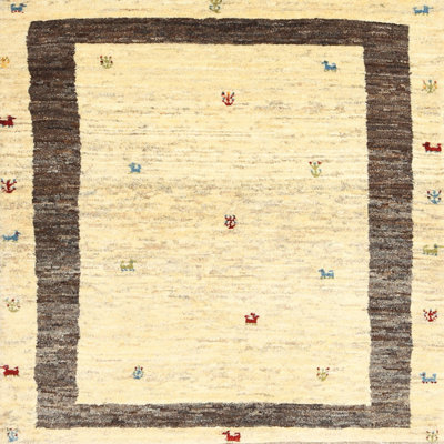 Surface beige contemporaine tapis