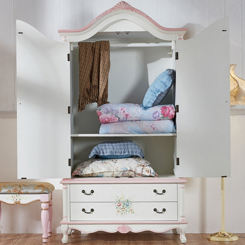 Armoire peinte rose style champêtre américain