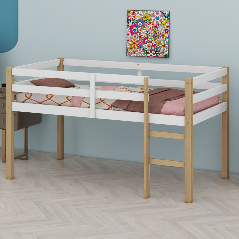 Lit mezzanine en bois avec échelle