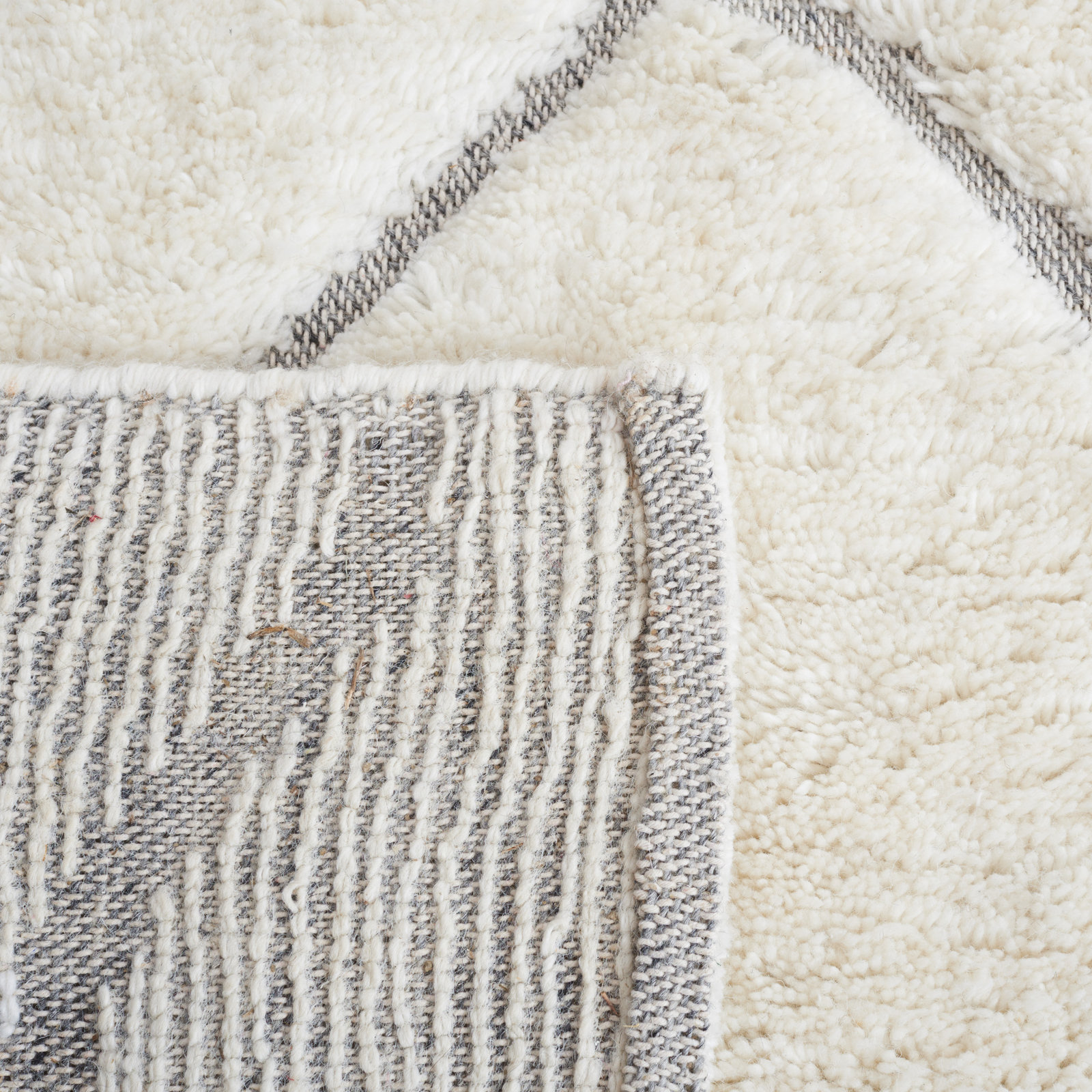 Henrie Ivory Gray Hand-Woven Geometric Rug, Rectangle 4' x 6'