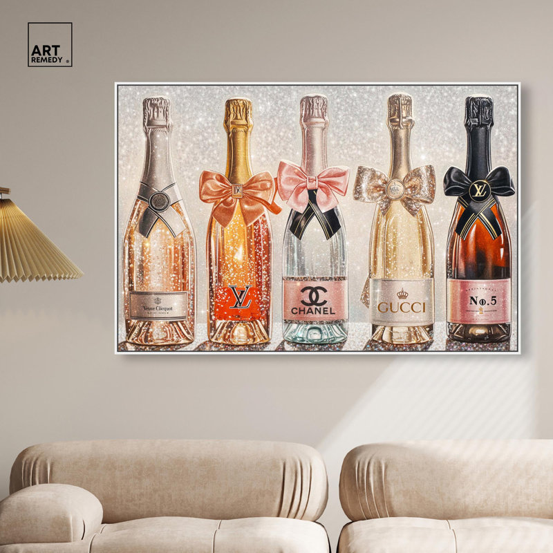 «Champagne Bottles Glitz» par Art Remedy, H 37 po x l 55 po, Cadre flottant, Noir