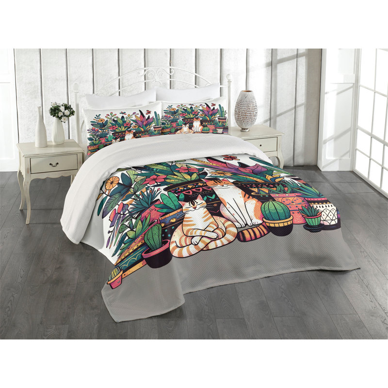 Floral Coverlet, Queen Coverlet + 2 Standard Shams