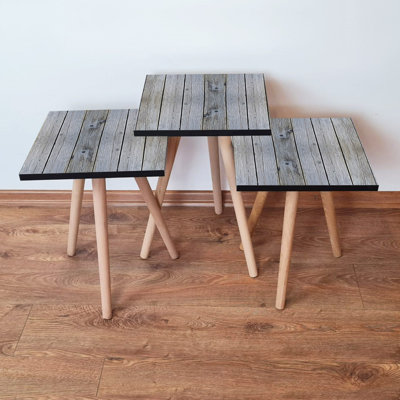 Ensemble de 3 tables gigognes Modern, panneau de fibres à densité moyenne gris avec pieds en bois de hêtre | Grand: 13,8 po x 20,5 po x 13,8 po, moyen: 13,8 po x 18,5 po x 13,8 po, petit: 13,8 po x 16,5 po x 13,8 po | Design scandinave élégant pour la maison et le bureau