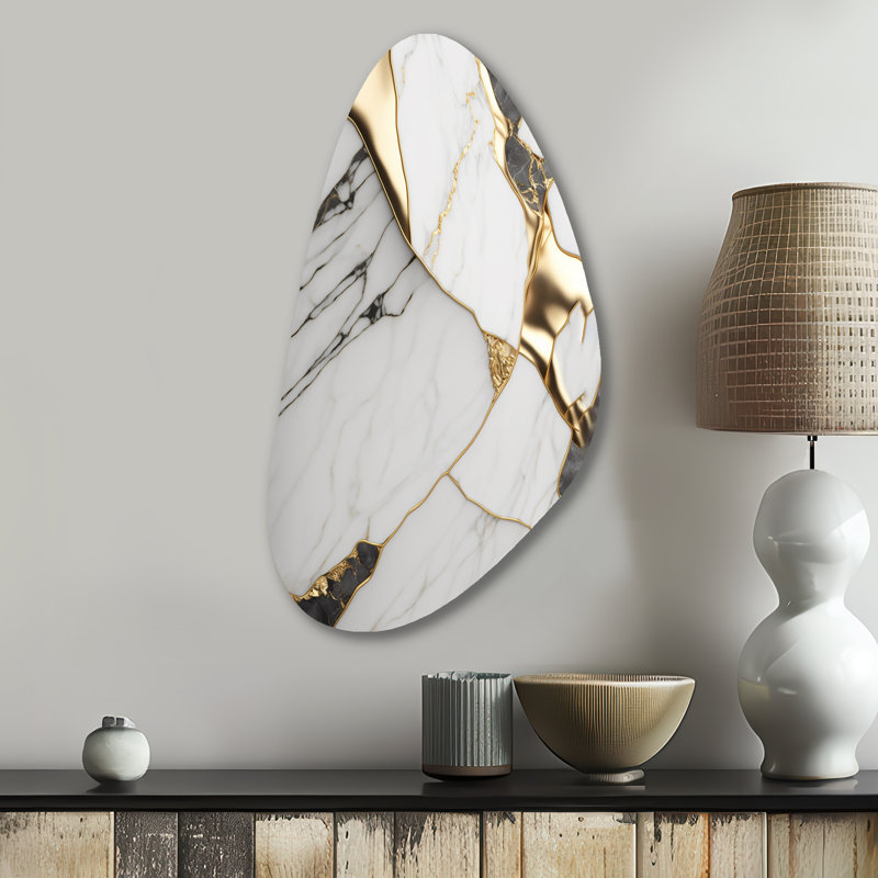 Géode abstraite marbre blanc et or I - décoration murale irrégulière en métal, H 31 po x l 17 po