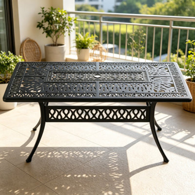 Table de salle à manger en aluminium coulé L 58,27 po x l 34,65 po, structure noire avec trou pour parasol intégré