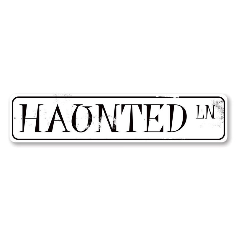 Plaque en métal Haunted Lane, H 6 po x l 24 po x P 0,06 po