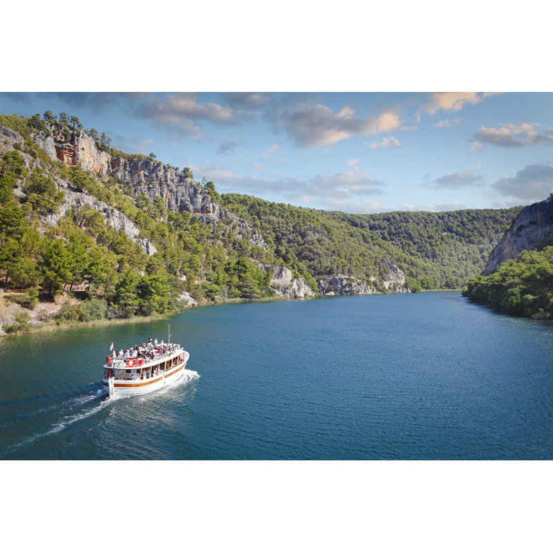 Navire avec touriste par Narvikk, H 24 po x l 36 po