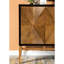 Armoire brune à 4 portes avec finition or antique, polyvalente pour de multiples agencements de meubles et or, complétant différents types