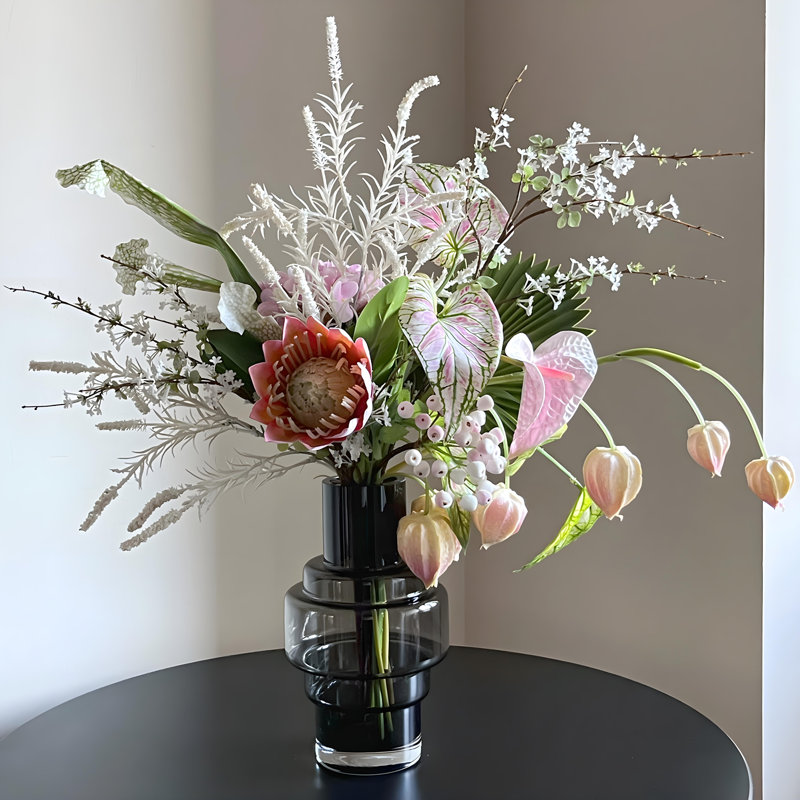 Ornements de fleurs simulées