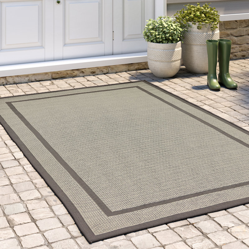 Tapis intérieur / extérieur gris Rezzan, Rectangulaire 7 pi 1 po x 10 pi