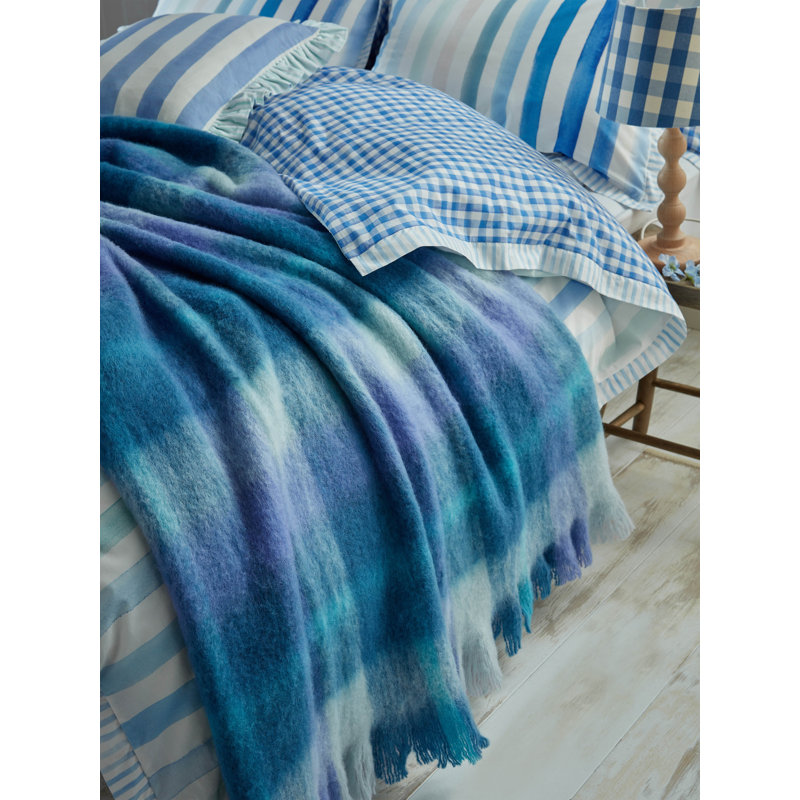 HIGHLAND CHECK 55% Acrylic, 30% Wool, 15% Nylon, Blue